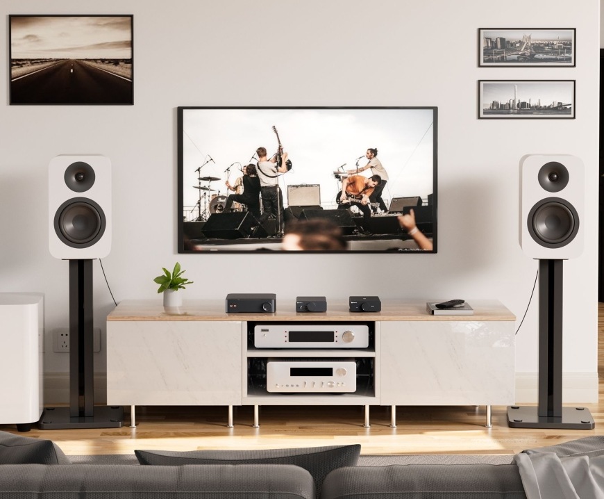 Hudobná zostava v okolí televízie zahŕňa aj DAC prevodník Fosi Audio Q6