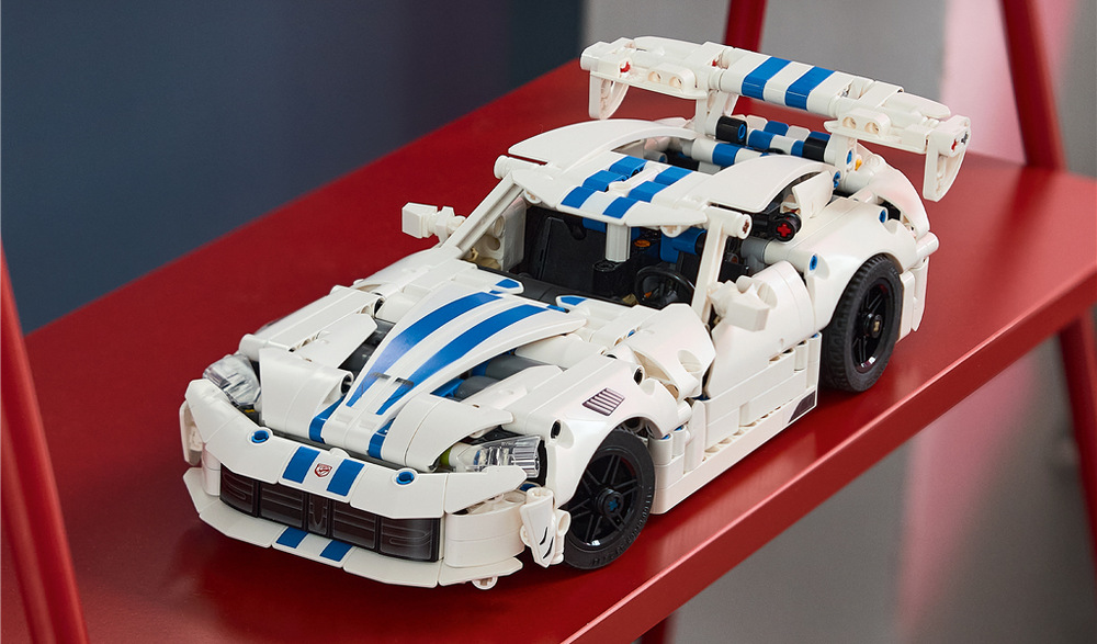 Stavebnica LEGO® Technic 42234 Športové auto Dodge Viper GTS-R Model s 805 dielikmi ponúka deťom od 10 rokov kombináciu realistických mechanizmov, športového designu a kreatívneho stavania.