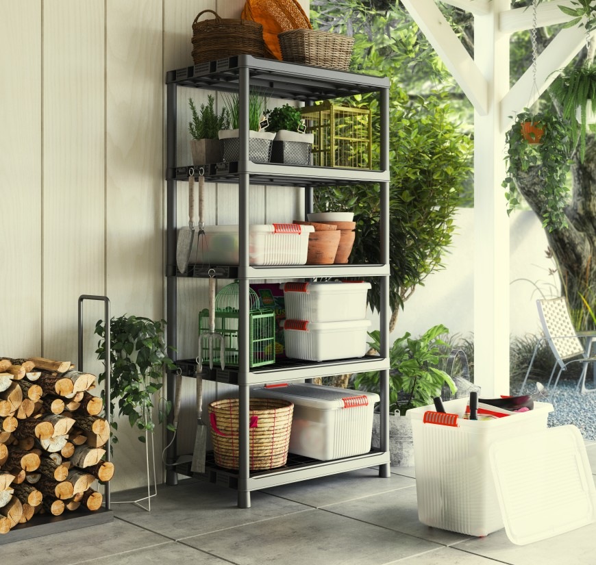 Regál Keter Plus Shelf 120/5 umiestnený na terase