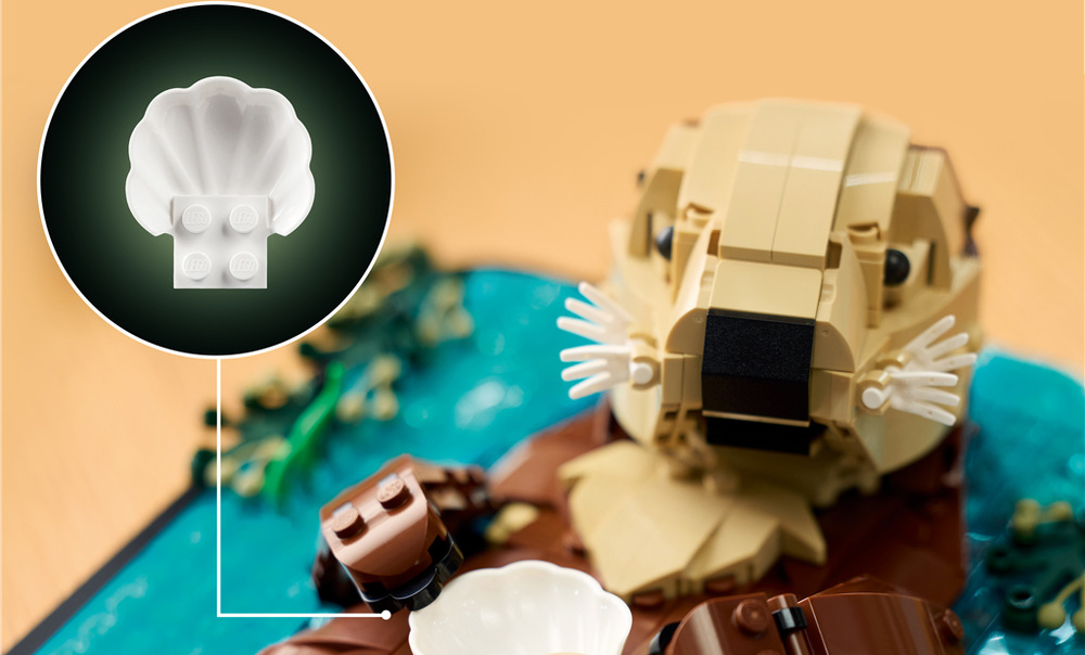 Stavebnica LEGO® Ideas 21366 Plavající mořské vydry Vydrí mame môžete meniť hlavu, papuľu, paže aj plutvy a doplniť ju mláďaťom alebo mušľou.