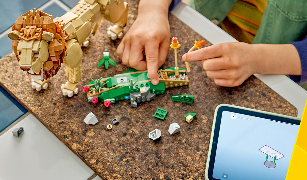 Stavebnica LEGO® Creator 3 v 1 31386 Divoké zvieratá: Majestátny lev Jedna sada kociek LEGO umožňuje zostaviť leva, levicu alebo dvojicu levíčat vrátane scén z ich prirodzeného prostredia.