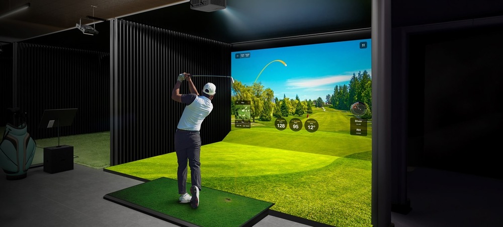 Projektor Optoma HZ147X čierny Muž hrajúci golf na 3D projekciu z Optoma HZ147X