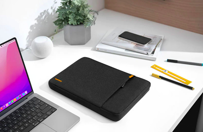 Púzdro na notebook tomtoc Sleeve na 16" MacBook Pro a 15" MacBook Pro Retina - čierne
