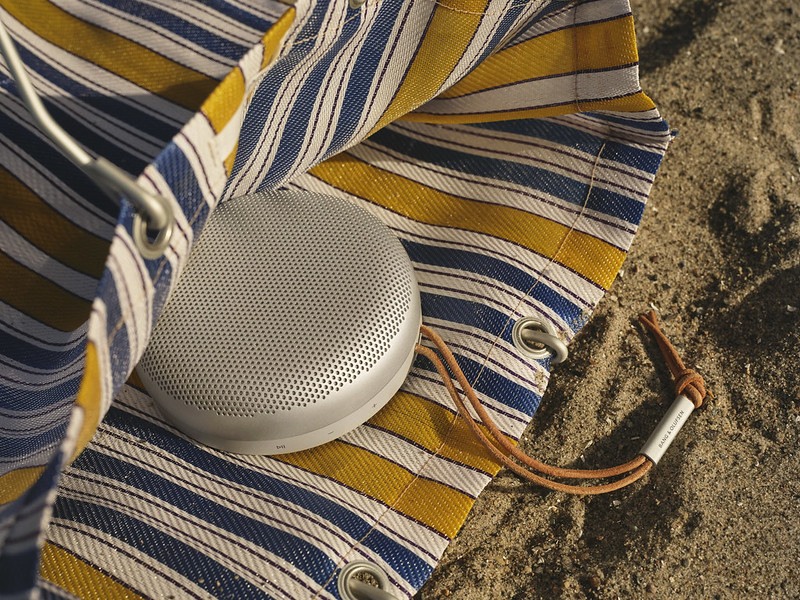 Prenosný reproduktor Bang & Olufsen Beosound A1 (2nd Gen) sivý Prenosný reproduktor Bang & Olufsen Beosound A1 (2nd Gen) sivý