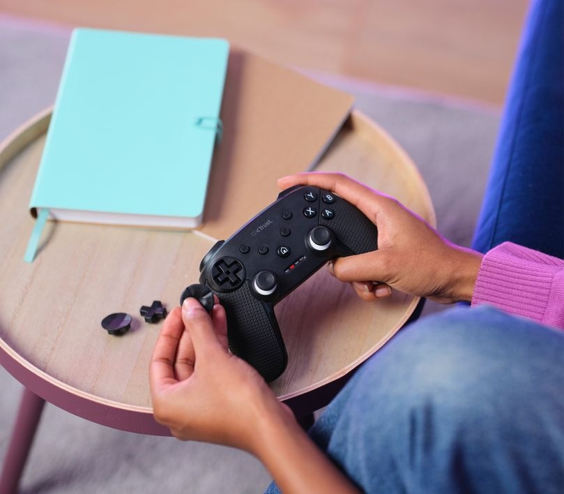 Gamepad Trust GXT542 MUTA Wireless čierny GXT542 Muta Wireless (24790)