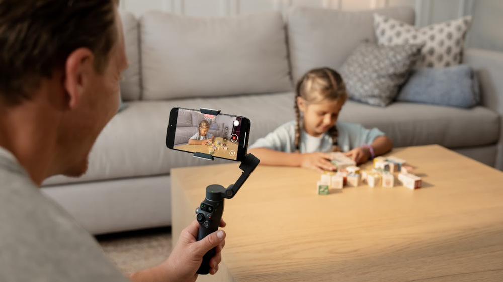 Stabilizátor DJI Osmo Mobile 8 Osmo Mobile 8 Advanced Tracking Combo čierny