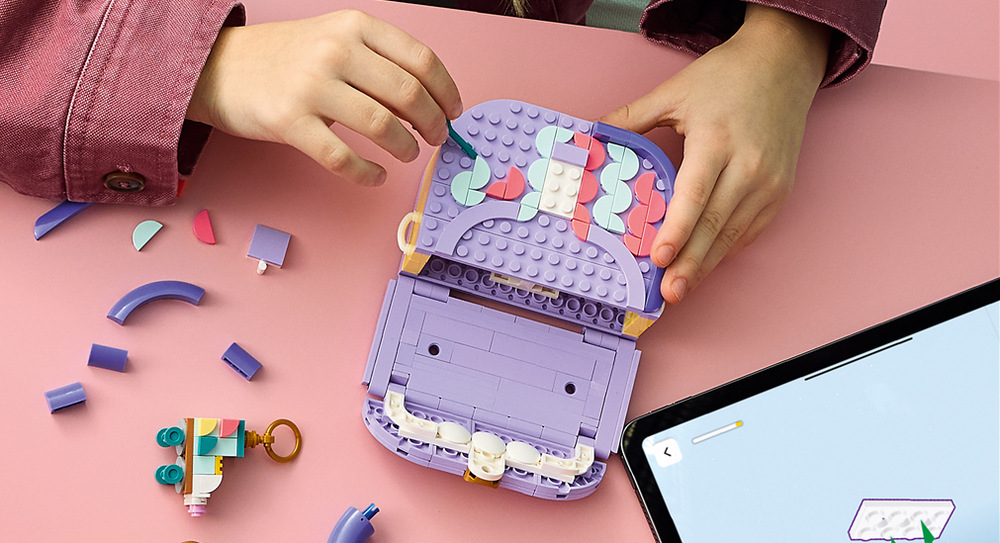 Stavebnica LEGO® Creator 3 v 1 31391 Módna kabelka s úložným priestorom Z jednej sady kociek LEGO je možné vytvoriť kabelku, kufor alebo úložný box podľa aktuálnej nálady.