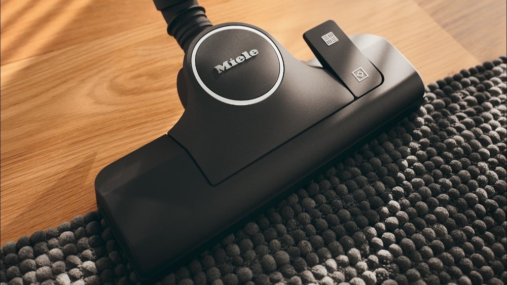 Podlahový vysávač Miele Boost CX1 Parquet PowerLine biely Podlahový vysávač Miele Boost CX1 Parquet PowerLine biely