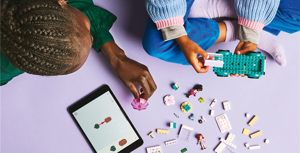 Stavebnica LEGO® Friends 42644 Zmrzlinárske auto v mestečku Heartlake Aplikácia LEGO Builder uľahčuje deťom stavanie vďaka interaktívnemu 3D návodu a sledovaniu postupu.