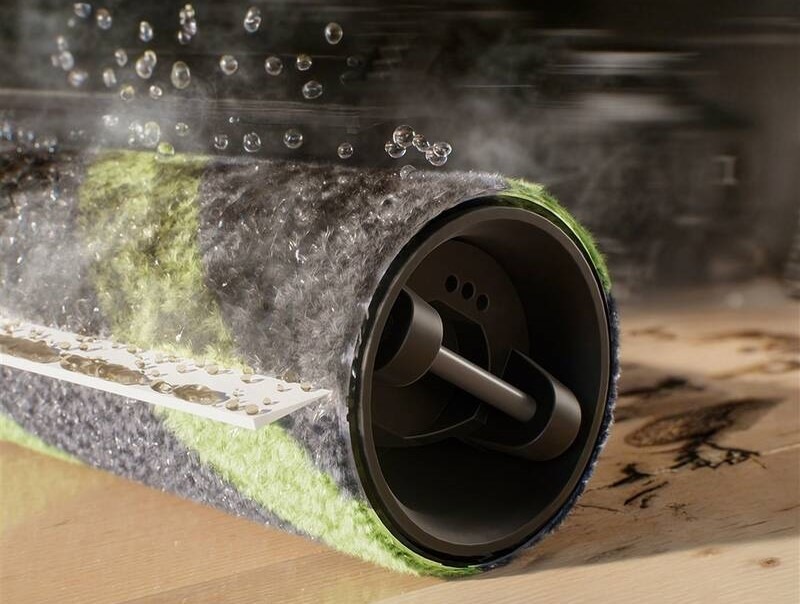 Mopovací valec robota iRobot Roomba Max 775 Combo + AutoWash dock sa priebežne omýva horúcou vodou, ale sa špinavá voda nedostala späť na podlahu.