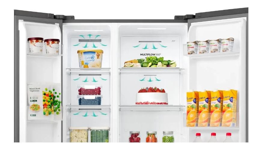 Americká chladnička Gorenje G400 NRS917D41BX čierna otvorená americká chladnička gorenje, vo vnútri sú šípky, ktoré znázorňujem prúdenie vzduchu. Chladnička je naplnená jedlom.