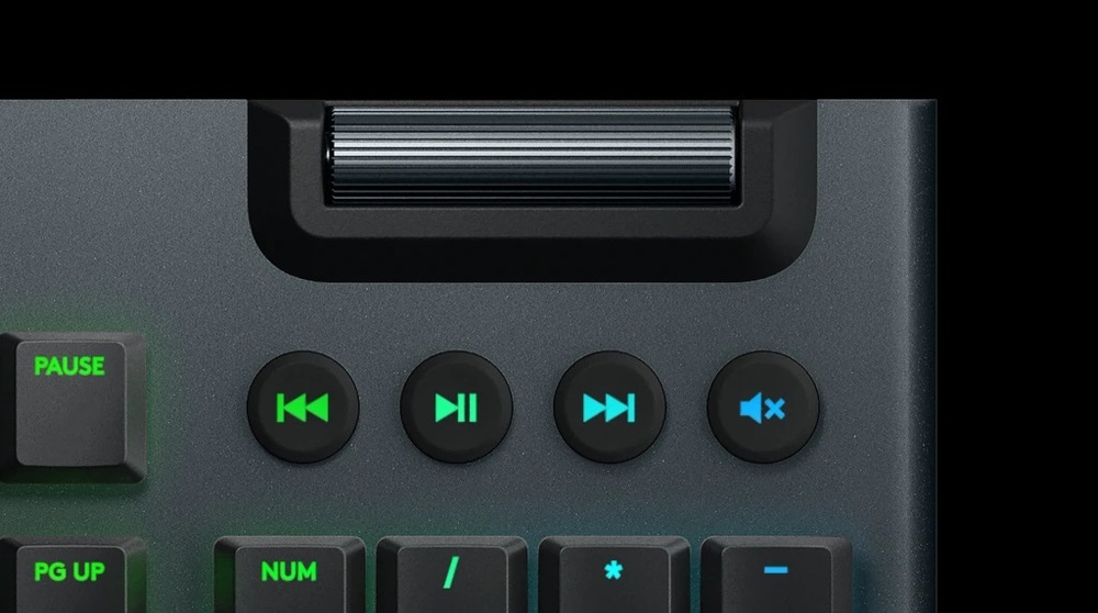 Klávesnica Logitech Gaming G815 Lightsync RGB, Tactile, US čierna