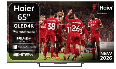 telvize haier H65S85GUX s futbalistami na obrazovke
