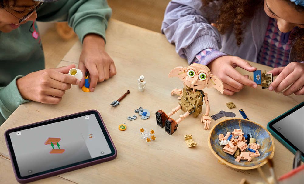 Stavebnica LEGO® Harry Potter™ 76469 Svobodný skřítek Dobby™ Dobbyho možno prestavať na Kreache a vďaka pohyblivým častiam si deti užijú dve postavy v jednom modeli.