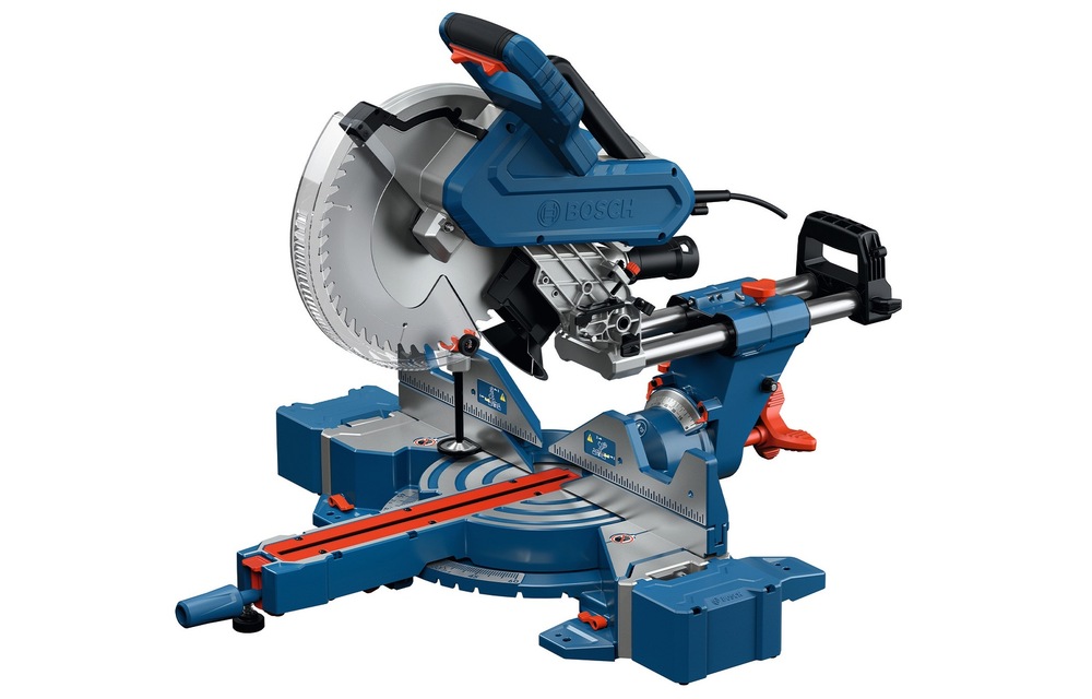 Silný motor, kotúč 305 mm a až 4 050 ot/min zvládnu aj náročné rezy s vysokou kapacitou a stabilným výkonom.