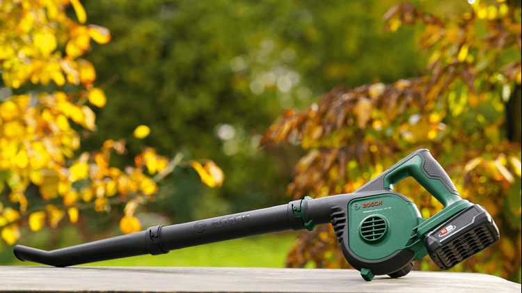 Fukár záhradný Bosch UniversalLeafBlower 18V-130 (s batériou) Bosch UniversalLeafBlower 18V-130 (s batériou)