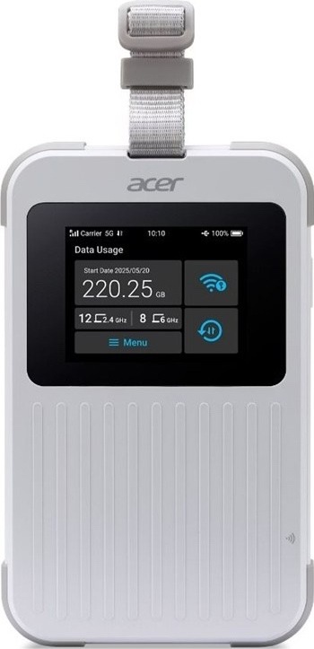Biely mobilný hotspot Acer Connect Enduro M6E z čelného pohľadu. Na prednej strane má dotykový displej so stavom 5G pripojenia, využitými dátami a Wi-Fi ikonami, dole vrúbkovaný panel a hore pútko na prenášanie.