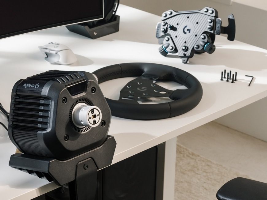 Volant Logitech RS50 System - PC čierny Základňa Logitech RS50 a odnímateľné časti volantu pripravené na montáž