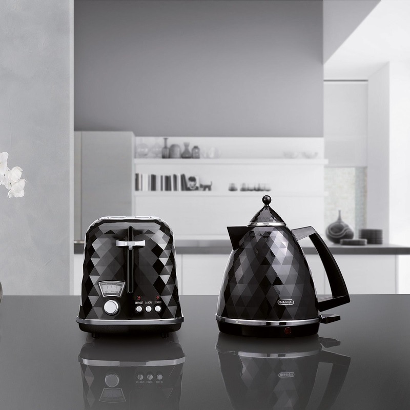 Hriankovač De'Longhi Brillante CTJ2103.BK čierny Hriankovač De'Longhi Brillante CTJ2103.BK čierny