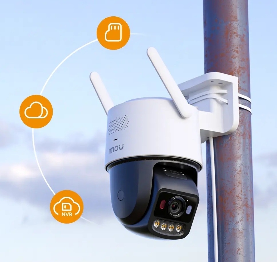 IP kamera Imou Titan Pro biela Vonkajšia IP kamera Imou Titan Pro je upevnená na kovovom stĺpiku a má dve antény pre bezdrôtové pripojenie. Oranžové ikony ukazujú možnosti ukladania záznamu na pamäťovú kartu, do cloudu alebo na NVR zariadení.