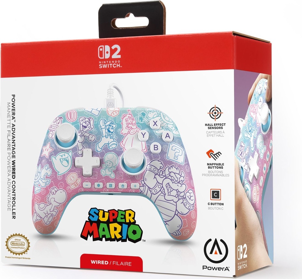 Gamepad PowerA Advantage - Nintendo Switch 2 - Super Mario, Mushroom Kingdom biely Na obrázku je predajná krabica bieleho drôtového gamepadu PowerA Advantage pre Nintendo Switch 2 s dizajnom Super Mario. Na prednej strane obalu je veľký obrázok ovládača s dvoma analógovými páčkami, smerovým krížom, tlačidlami A, B, X a Y a logom Nintendo Switch 2 uprostred. Vpravo sú zvýraznené hlavné funkcie: Hall Effect senzory, programovateľné tlačidlá a tlačidlo C. Obal má bielo-červené prevedenie s logom PowerA a označením „Wired“.