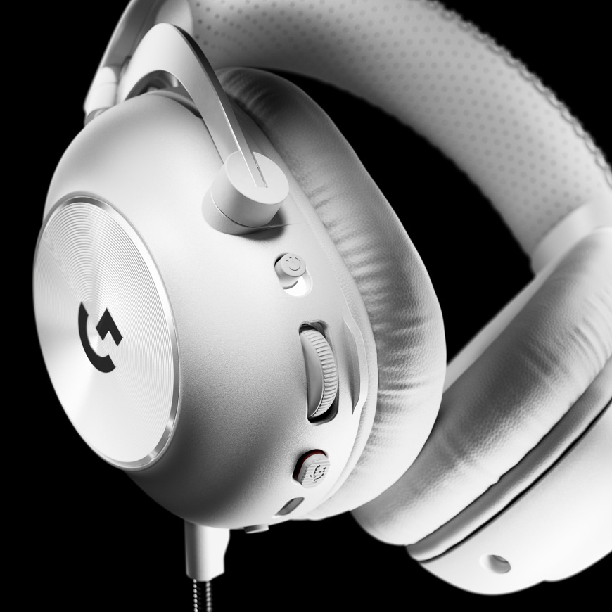 Headset Logitech PRO X3 LIGHTSPEED Wireless čierny Detail bočnej strany headsetu Logitech PRO X 3 LIGHTSPEED Wireless s ovládacími prvkami a konštrukciou náušníka