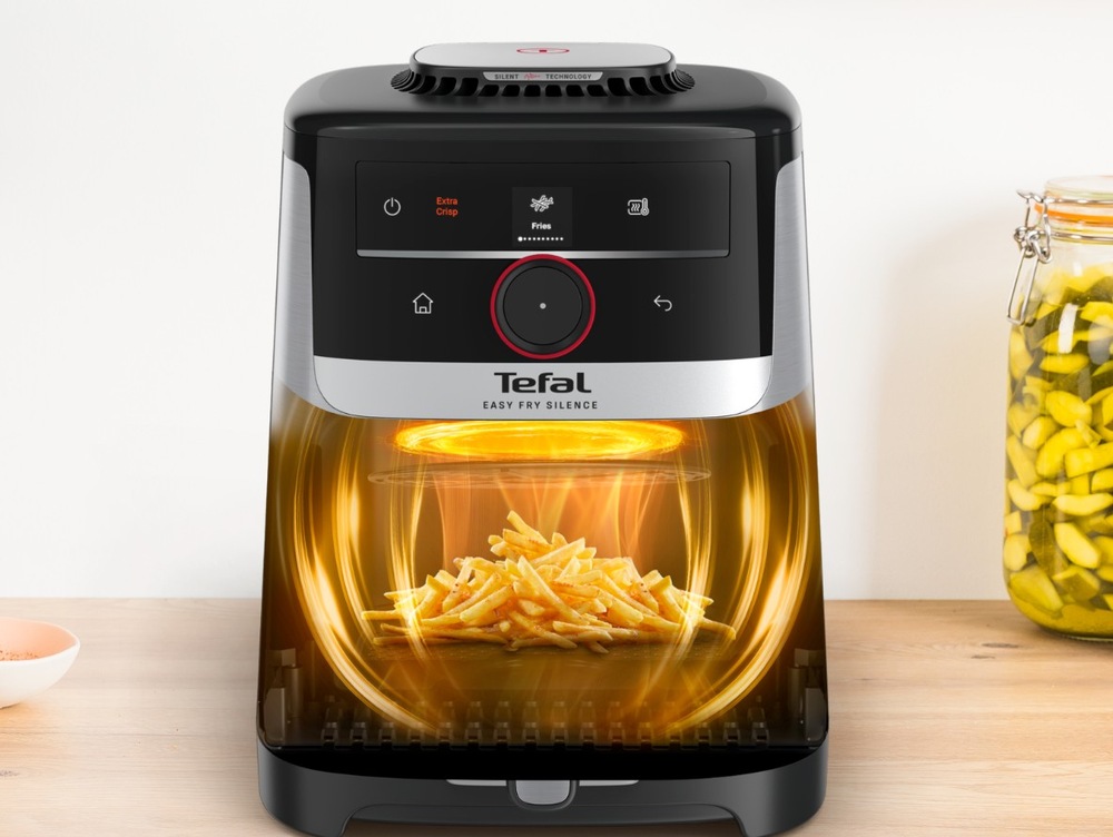 Fritéza teplovzdušná Tefal Easy Fry Smart&Silence EY572DE1, 5 l čierna/nerez Fritéza teplovzdušná Tefal EY572DE1 Easy Fry Smart&Silence 5 l a hranolky vo vnútri fritézy