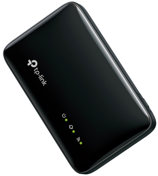 Router TP-Link M7005 4G LTE čierny Horný pohľad na mobilný Wi-Fi router TP-Link M7005 s LED kontrolkami stavu zariadenia