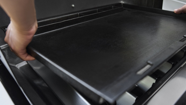 Gril záhradný plynový Weber Genesis E-335W Black čierny Gril záhradný plynový Weber Genesis E-335W Black čierny