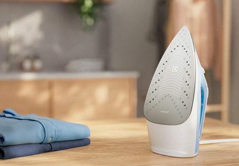 ELECTROLUX E5SI2-4CB, NAPAŘOVACÍ ŽEHLIČK