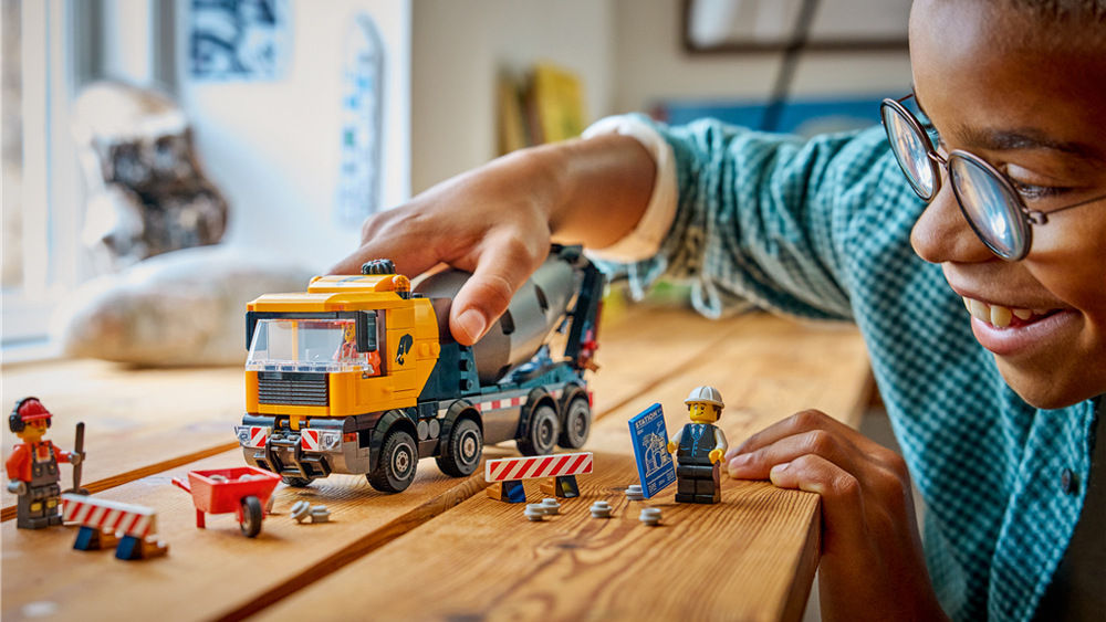 Stavebnica LEGO® City 60478 Míchačka Robustná miešačka s otočným bubnom ponúka deťom interaktívne hranie a zábavu na stavenisku.