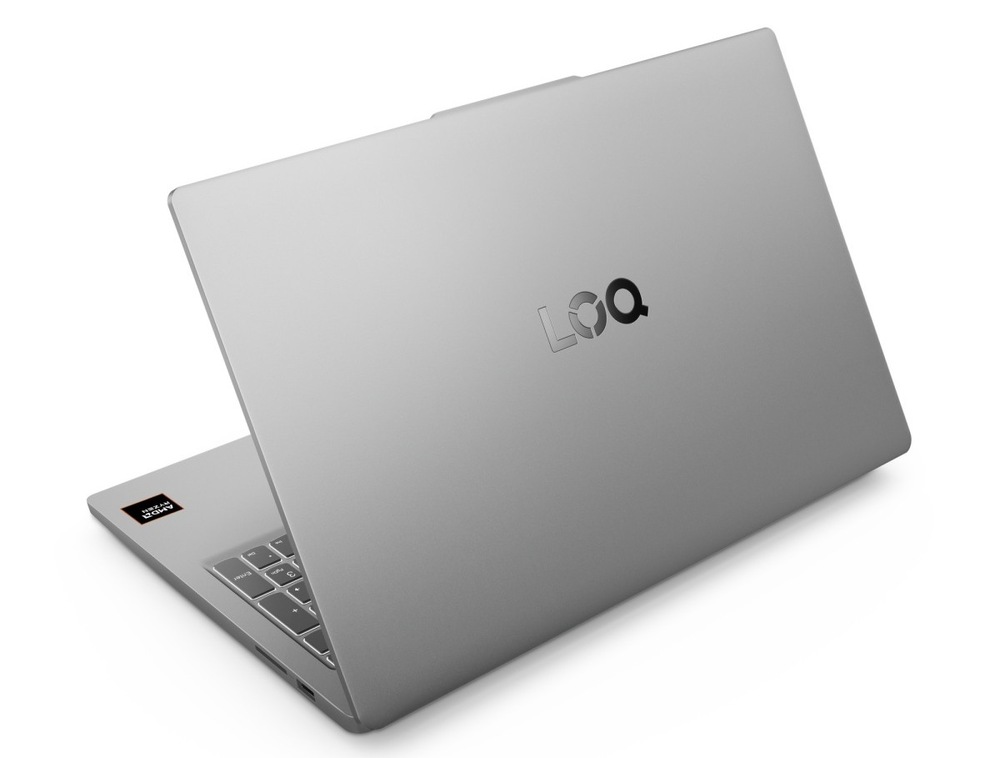Pootvorený notebook Lenovo LOQ 15ARP10E zozadu