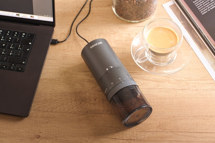 Mlynček na kávu Sencor SCG 4000BK čierny Kompaktný elektrický mlynček na kávu Sencor SCG 4000BK s USB-C nabíjaním pripraví čerstvo namletú kávu kedykoľvek a kdekoľvek - doma, v kancelárii aj na cestách.