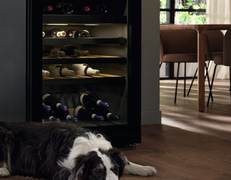 Vínotéka Miele KWNS 4784 DE Nerez/CleanSteel nerez Detail obrázku vinotéky.