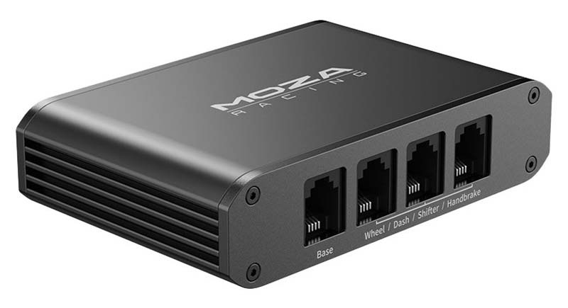 Adaptét Moza Racing Universal HUB v čiernej farbe.