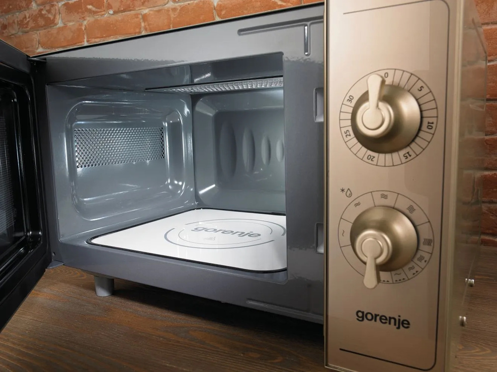 Mikrovlnná rúra Gorenje Retro BM235CLB čierna
