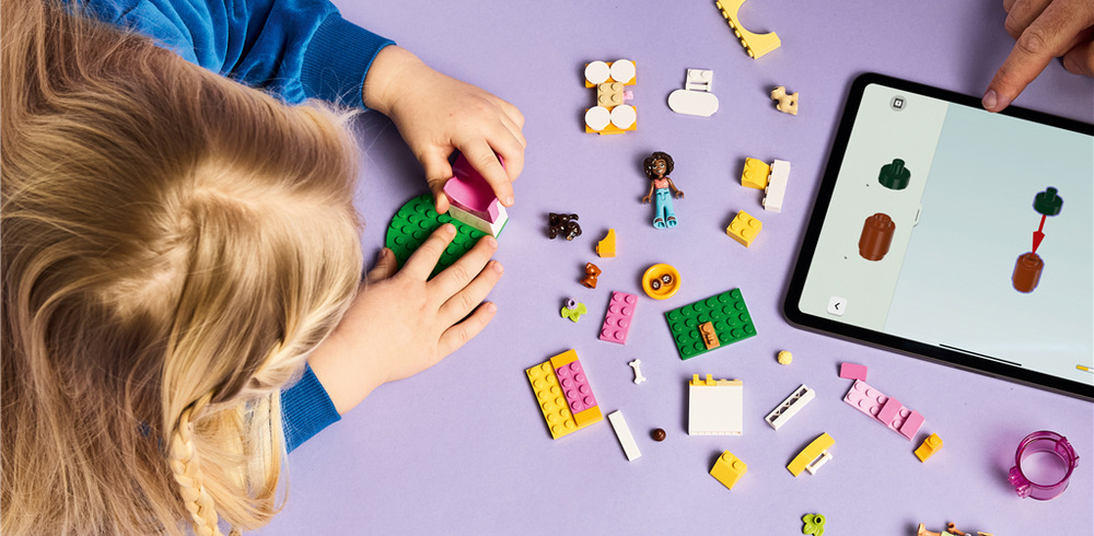 Stavebnica so 66 dielikmi uľahčuje začiatky malým staviteľom a aplikácia LEGO Builder im pomáha pri stavaní.