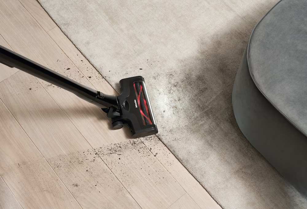 Tyčový vysávač Miele Triflex HX3 Plus Aqua Obsidian čierna Tyčový vysávač Miele Triflex HX3 rozpozná typ podlahy