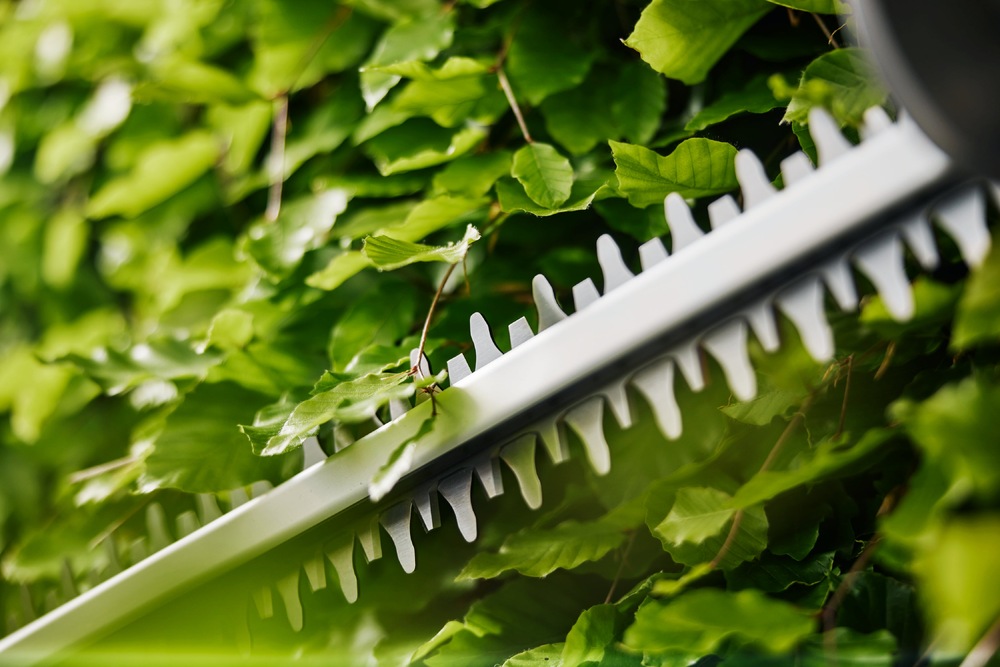 Nožnice na živý plot Gardena EasyCut 55/18V sú vybavené záesným hákom na uskladnenie