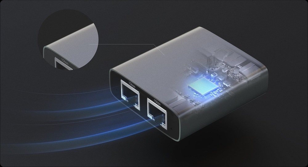 Rozbočovač TP-Link EH210 sivý Elegantné obdĺžnikové digitálne zariadenie s dvoma ethernetovými portami vyžaruje modré vlny, ktoré naznačujú pripojenie. Detailný záber ukazuje zložitú vnútornú obvodovú sústavu.