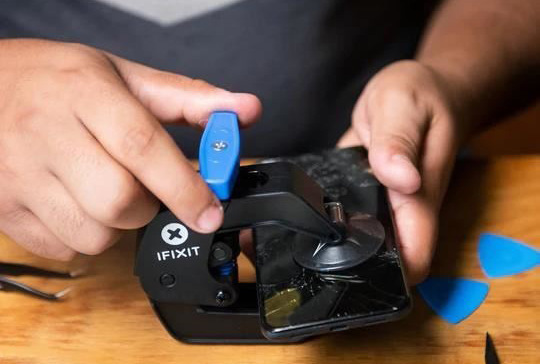 Svorka iFixit Anti-Clamp s prísavkami