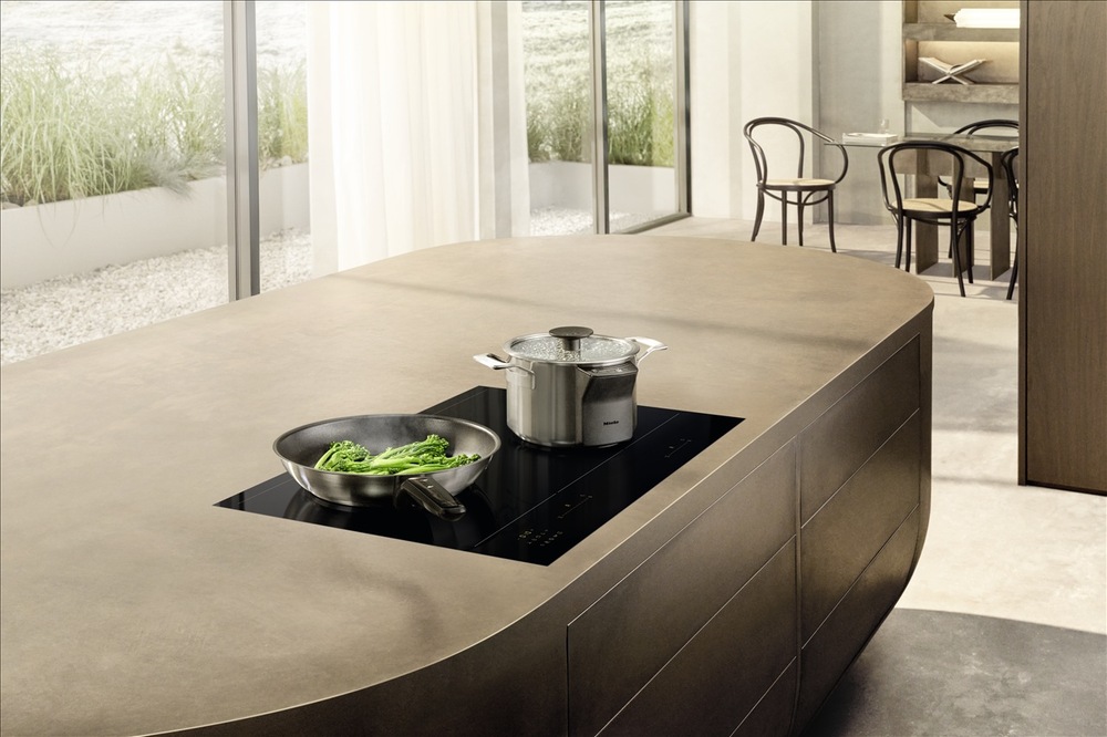 Indukčná varná doska Miele KM 8585 FL MattFinish čierna Technológia M Sense udržuje presnú teplotu a uľahčuje prípravu každého pokrmu.