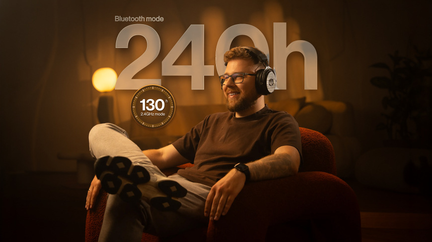 Headset ENDORFY VIRO Wireless čierny Užívateľ s nasadeným headsetom ENDORFY VIRO Wireless a znázornenou výdržou až 240 hodín v režime Bluetooth a až 130 hodín pri 2,4 GHz pripojení