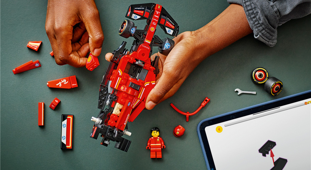 Ferrari môžete po zostavení vystaviť alebo využiť pre vlastné preteky a príbehy s ďalšími modelmi.