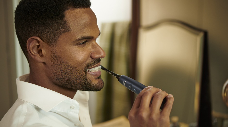Zubná kefka Philips Sonicare 9900 DiamondClean Prestige HX9992/12 tmavo modrá farba Zubná kefka Philips Sonicare 9900 DiamondClean Prestige HX9992/12 tmavo modrá farba