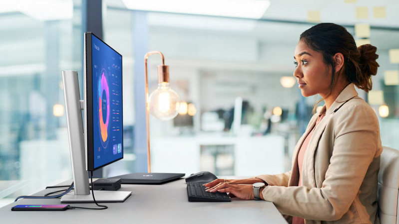 Monitor Dell UltraSharp U2724DE strieborný