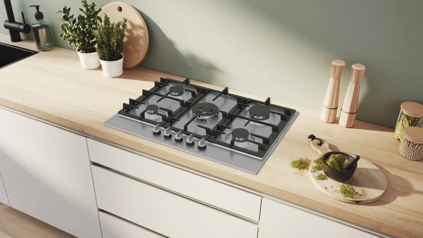 Plynová varná platňa Bosch Serie 6 PCQ7A5I95 sivá Plynová varná doska Bosch zabudovaná v kuchynskej linke