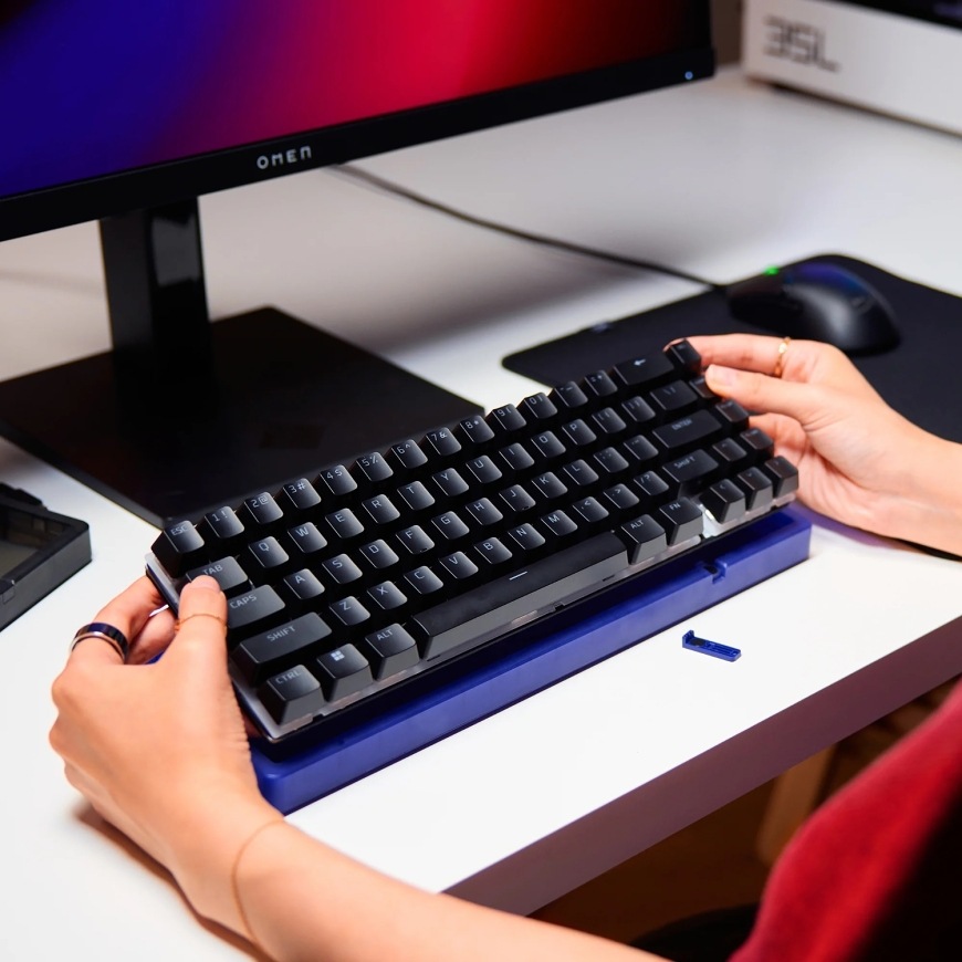 Kryt HyperX Origins 2 65 / Pro Pink Housing ružový Kryt klávesnice HyperX Origins 2 65 / Pro Housing – inštalácia klávesnice do modrého tela krytu