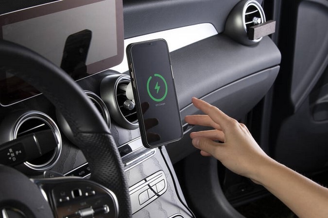 Držiak na mobil Epico Elipse s MagSafe 15W sivý Držiak na mobil Epico Elipse s MagSafe 15W sivý