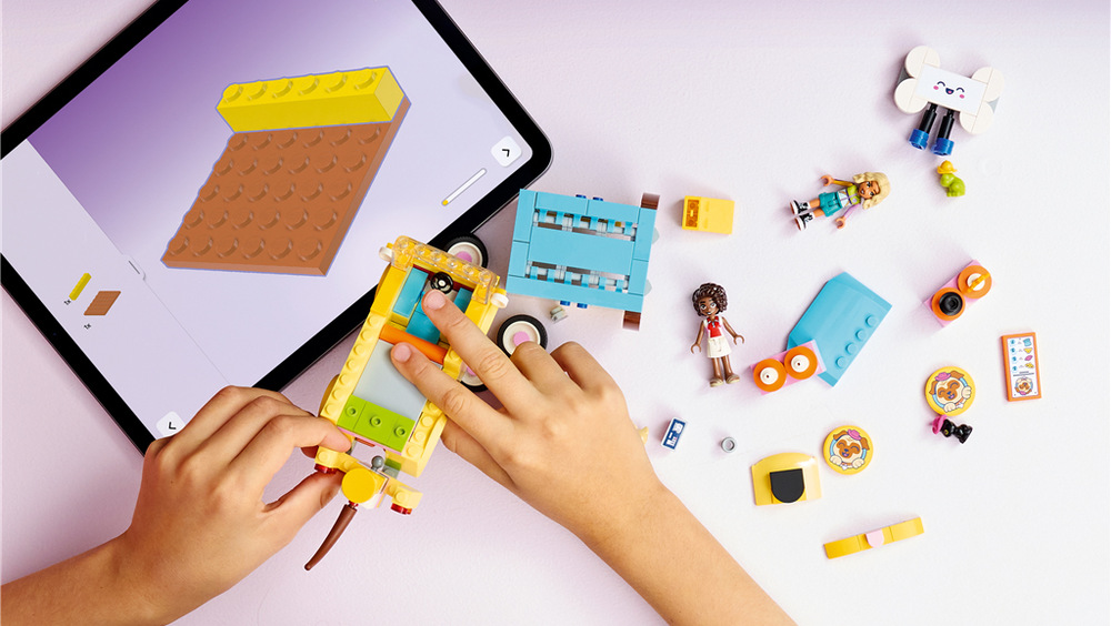 Stavebnica LEGO® Friends 42678 Dodávka s doplnkami pre maznáčikov 237 kociek LEGO a množstvo postáv i doplnkov ponúka deťom od šiestich rokov veľa možností.